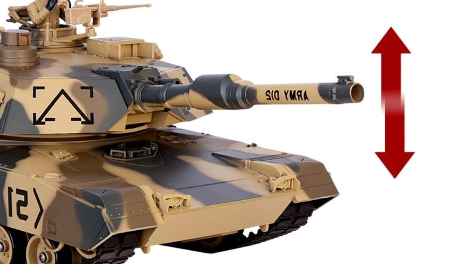 Танк на пульті 781-10 на радіоуправлінні, стріляє кульками