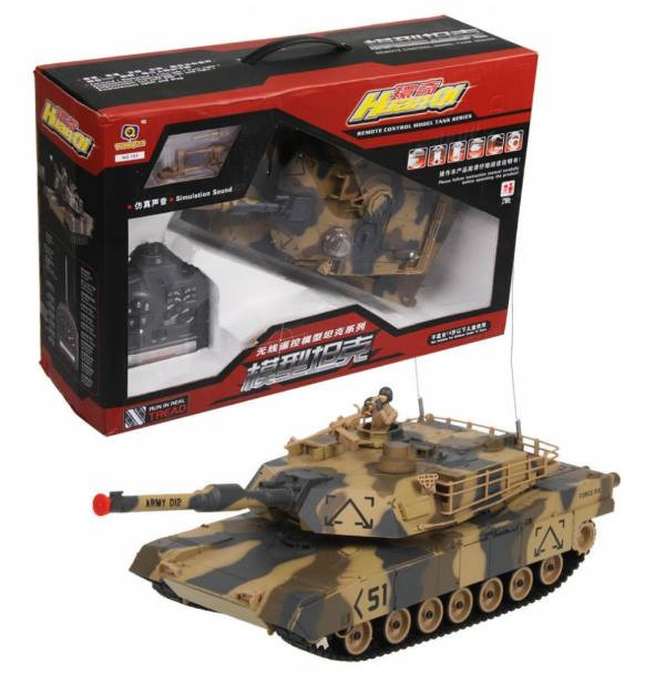 Танк на пульті 781-10 на радіоуправлінні, стріляє кульками