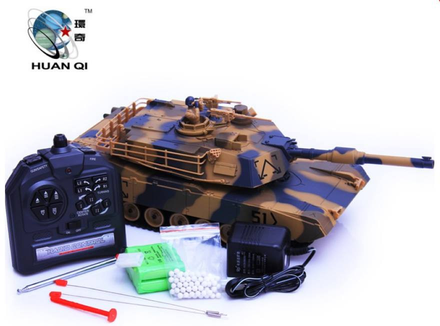 Танк на пульті 781-10 на радіоуправлінні, стріляє кульками