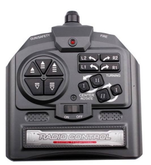 Танк на пульті 781-10 на радіоуправлінні, стріляє кульками