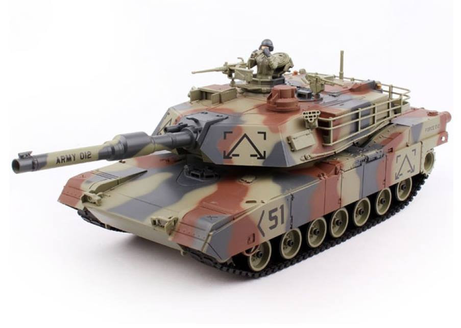 Танк на пульті 781-10 на радіоуправлінні, стріляє кульками