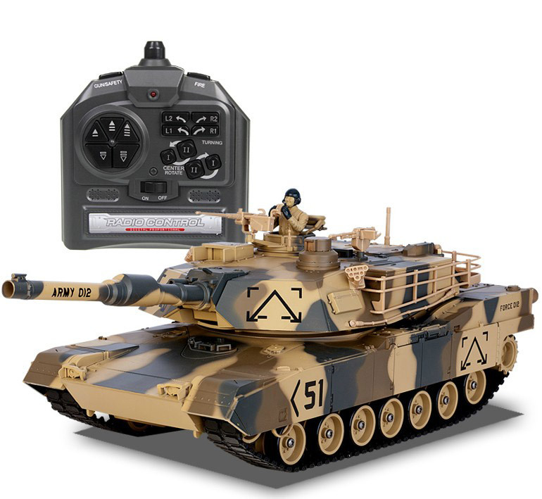 Танк на пульті 781-10 на радіоуправлінні, стріляє кульками